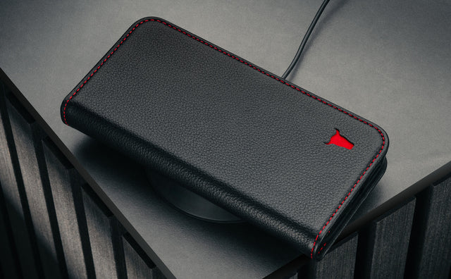 Google Pixel 10 / 10 Pro Leather Case Feature Focus