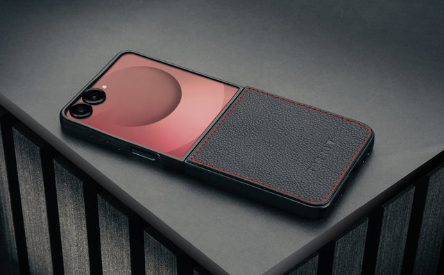 Galaxy Z Flip7 Leather Case Feature Focus